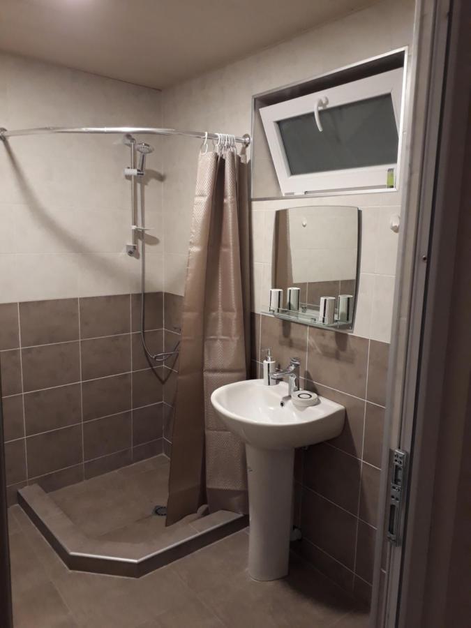 2 Bedroom Apartment In Chugureti Tbilisi Exteriör bild