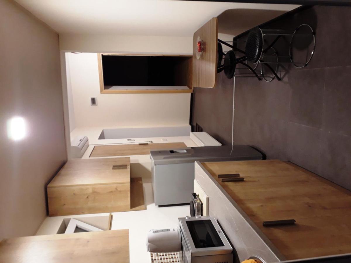 2 Bedroom Apartment In Chugureti Tbilisi Exteriör bild