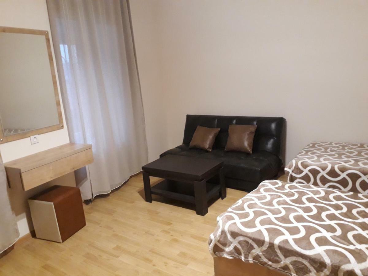 2 Bedroom Apartment In Chugureti Tbilisi Exteriör bild