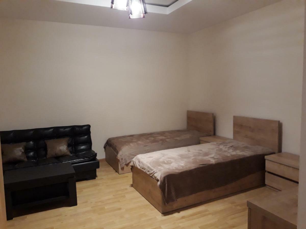 2 Bedroom Apartment In Chugureti Tbilisi Exteriör bild